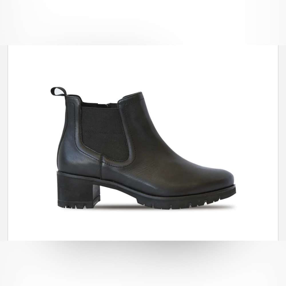 Munro Women's Darcy Boot in Black Leather